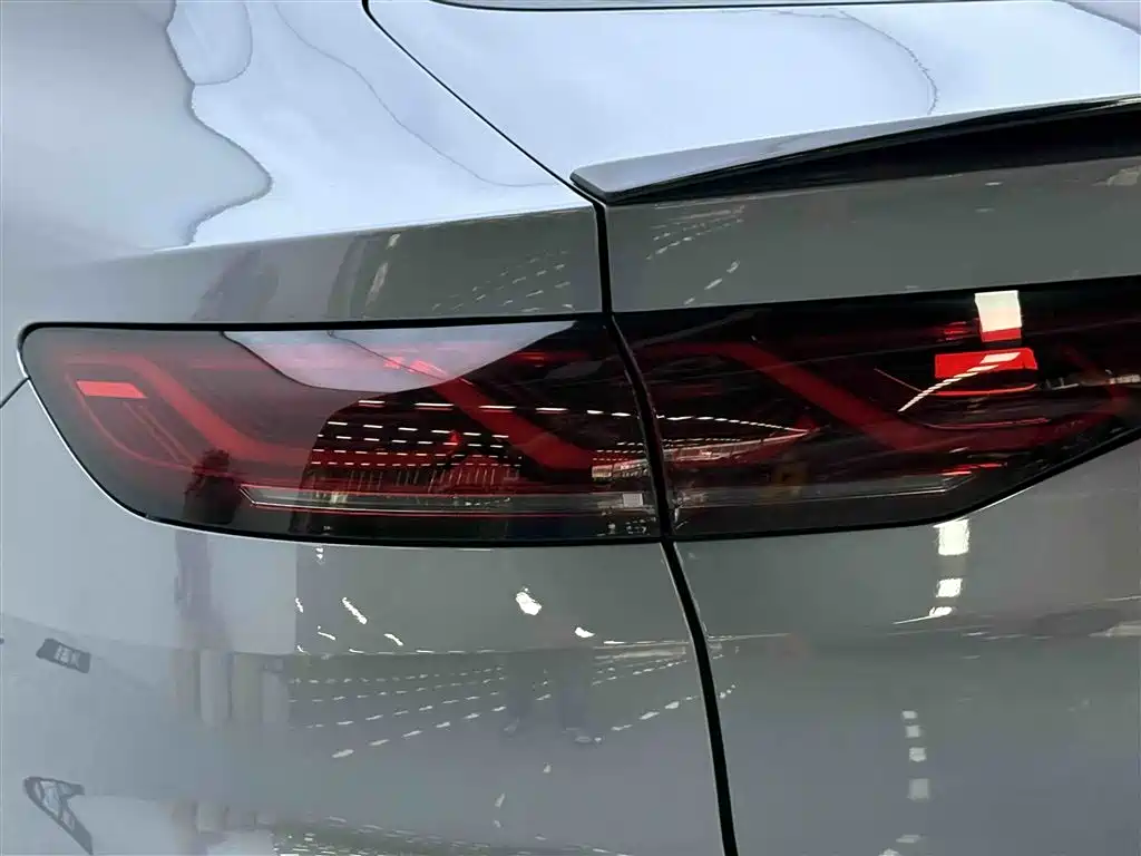 秦L 2024款 DM-i 120KM 卓越型 **Translated:** Qin L 2024 DM-i 120KM Excellence Edition