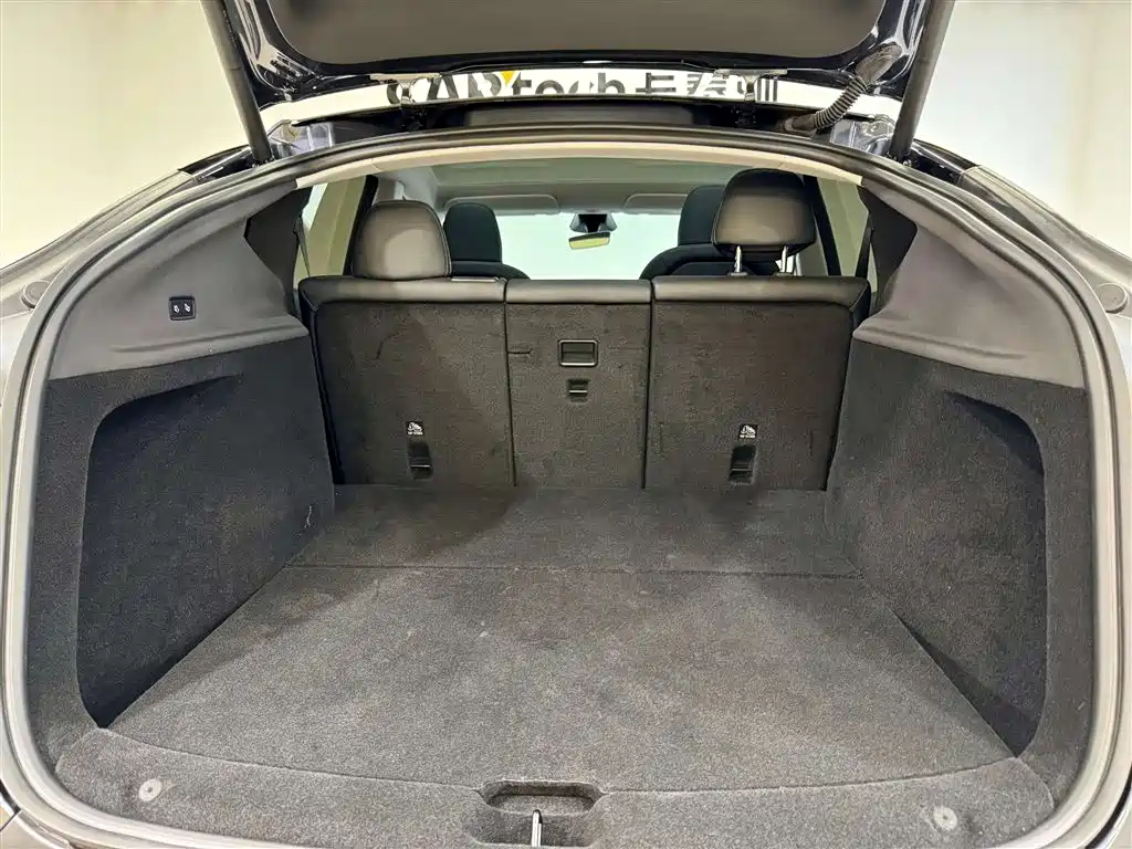Model Y 2025 Rear-Wheel Drive Edition