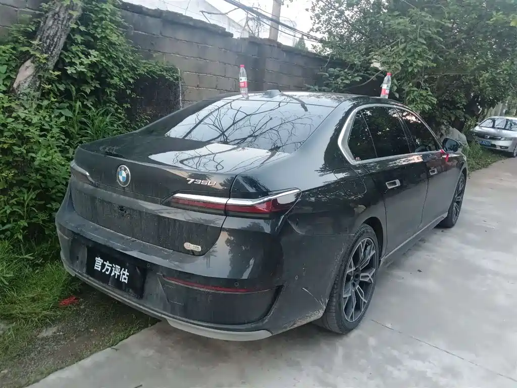 BMW 7 Series 2023 735Li Luxury Package