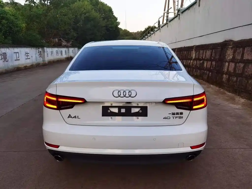 Audi A4L 2017 Plus 40 TFSI进取型