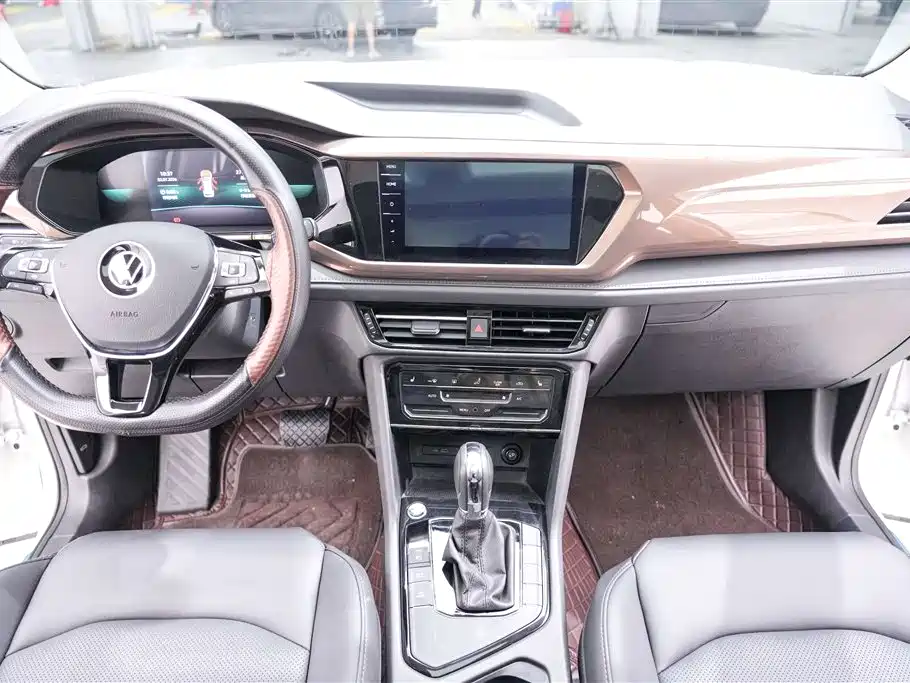 Tou岳 2022 280TSI Two-Wheel Drive Luxury Edition