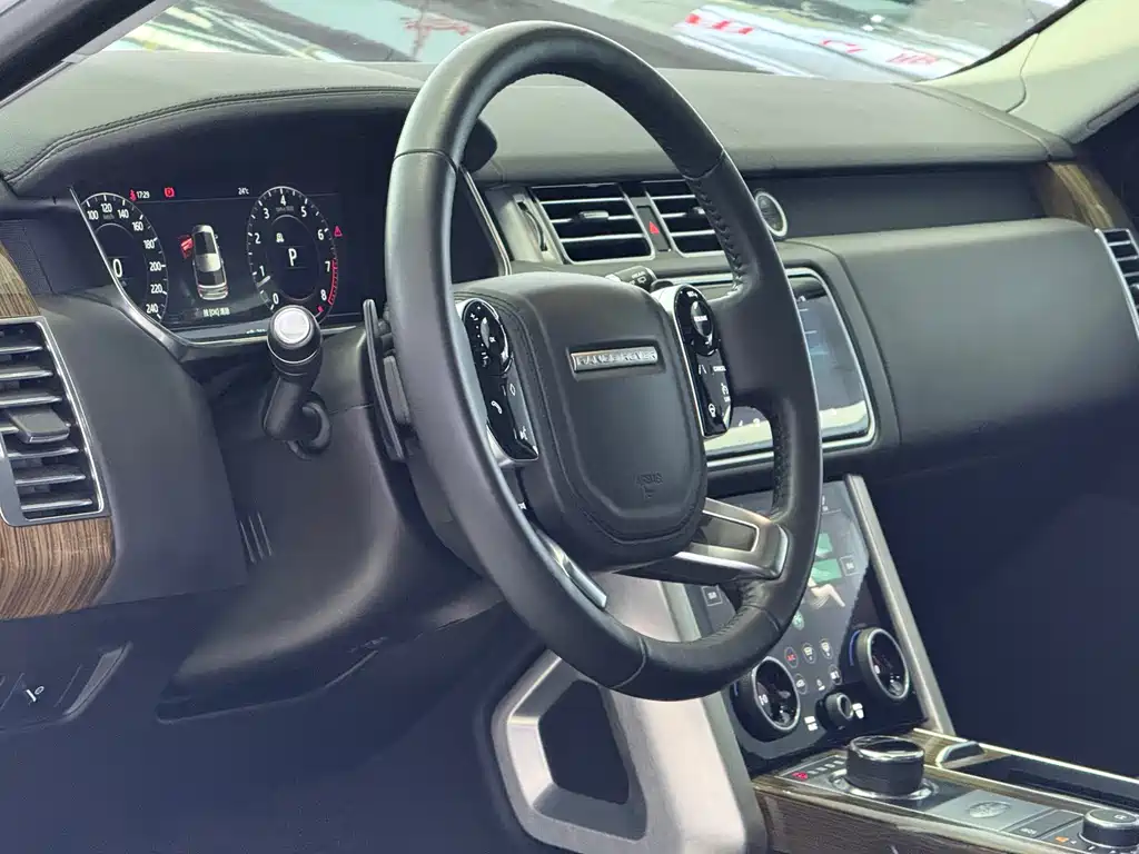 Range Rover 2018 3.0 SC V6 Vogue Long Wheelbase