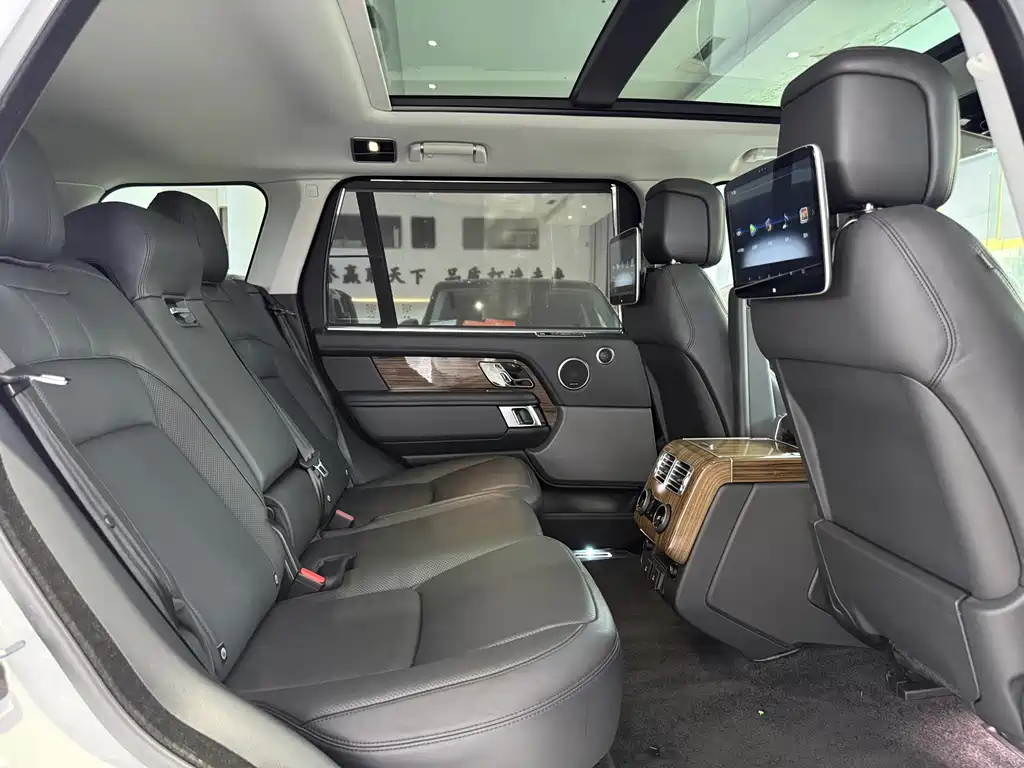 Range Rover 2018 3.0 SC V6 Vogue Long Wheelbase