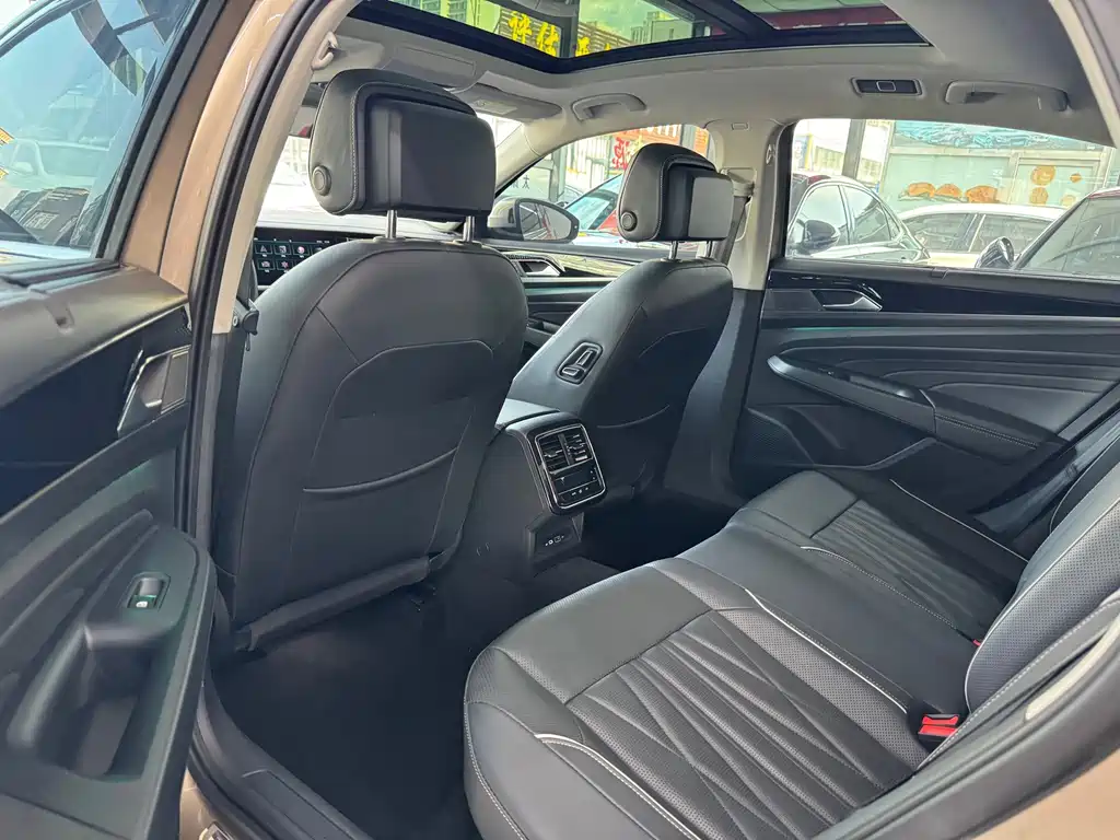 Passat 2022 330 TSI Luxury Edition