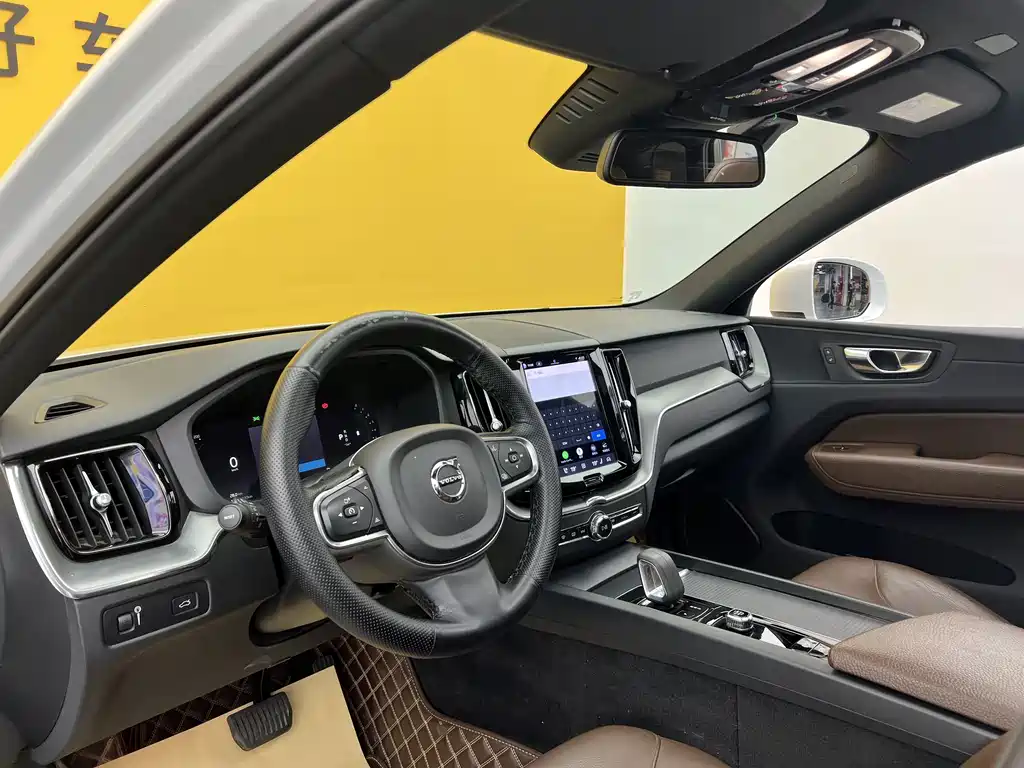 Volvo XC60 2022 B5 AWD Intelligent Comfort Luxury Edition