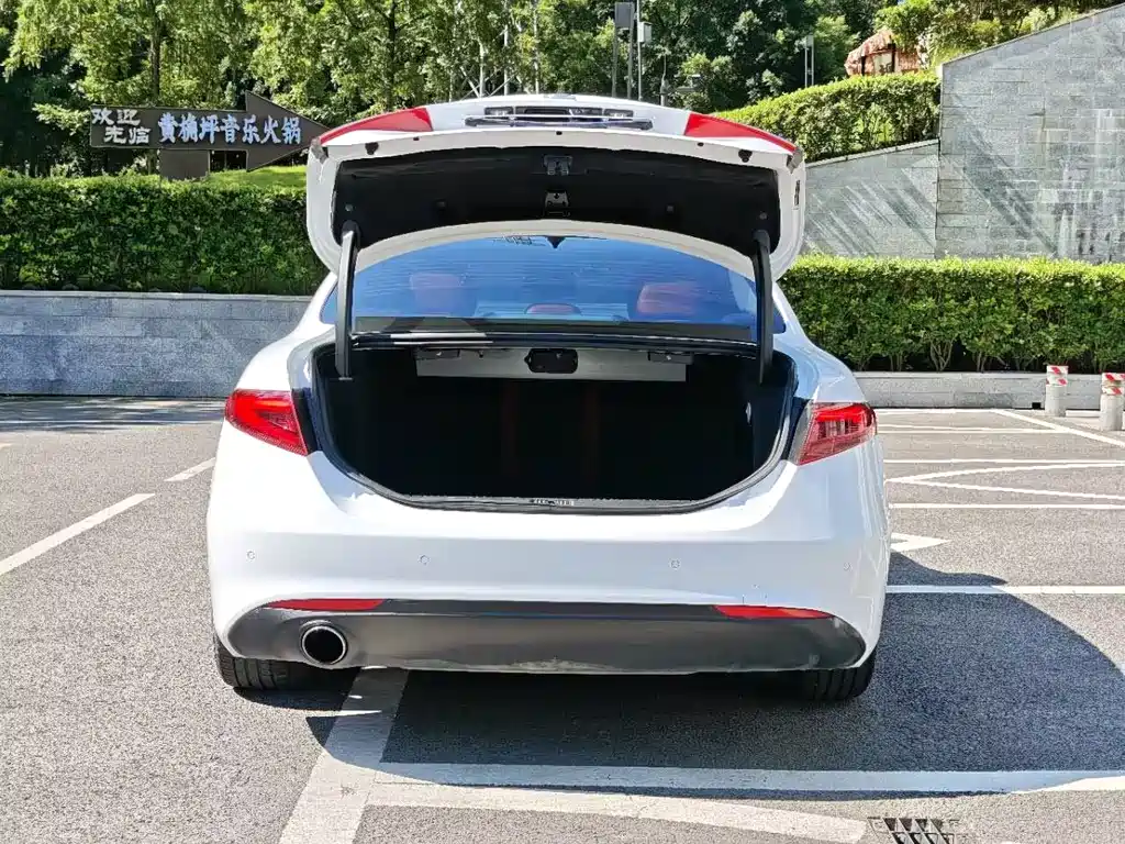 Giulia 2017 2.0T 200HP Luxury Edition