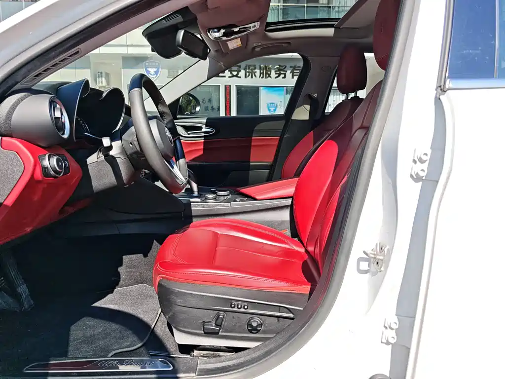 Giulia 2017 2.0T 200HP Luxury Edition