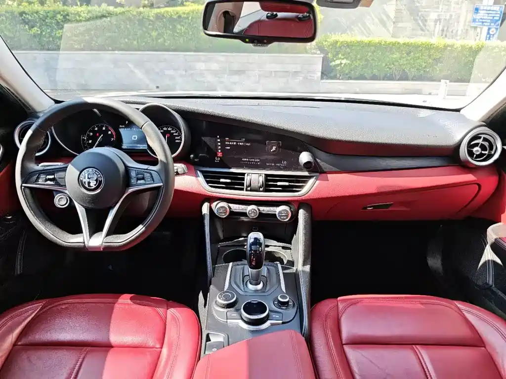 Giulia 2017 2.0T 200HP Luxury Edition