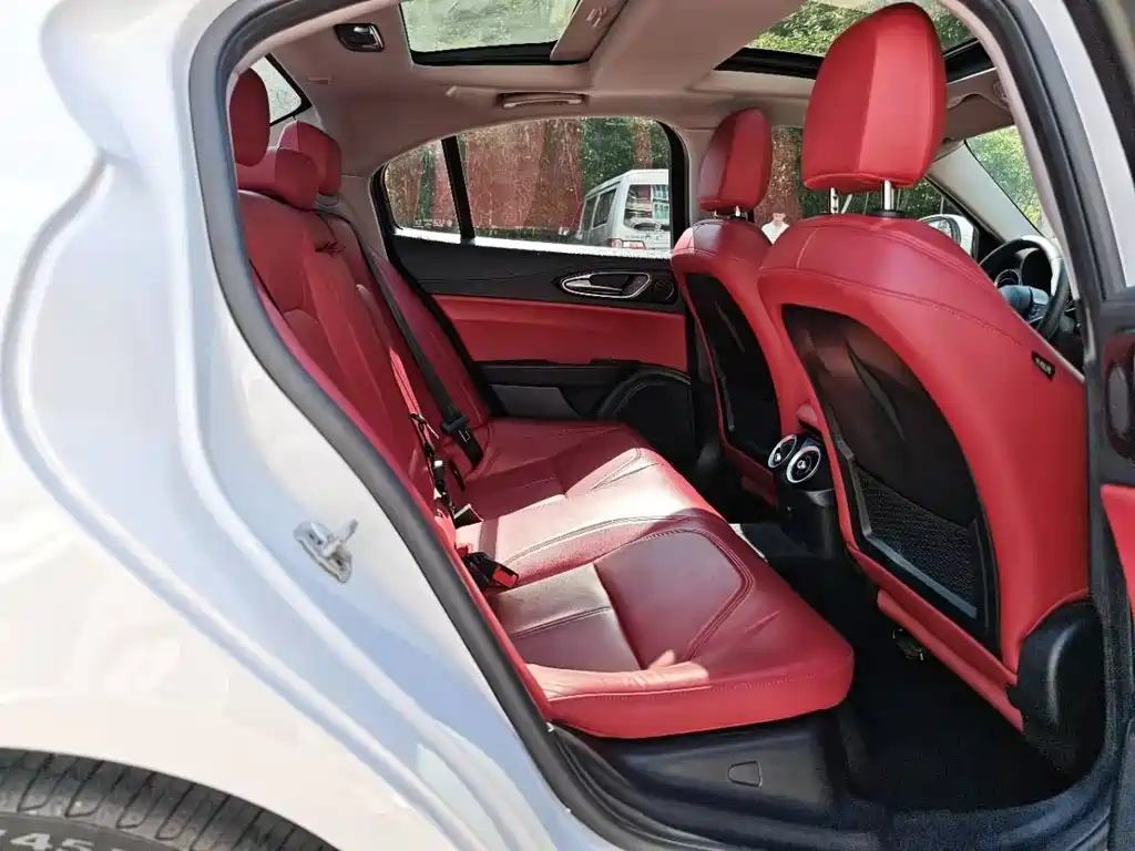 Giulia 2017 2.0T 200HP Luxury Edition