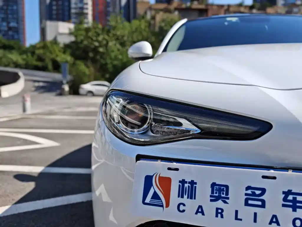 Giulia 2017 2.0T 200HP Luxury Edition