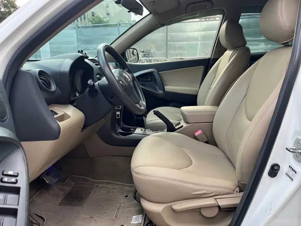 RAV4 Classic Edition 2011 2.0L Automatic