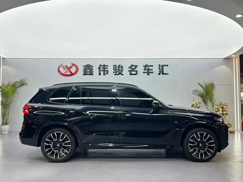 BMW X5 2023 xDrive 40Li M Sport Nightshade Package