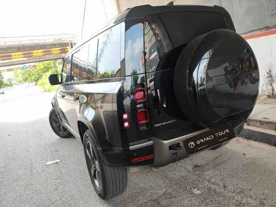 Land Rover Defender 2025 110 3.0T P400 X-Dynamic HSE