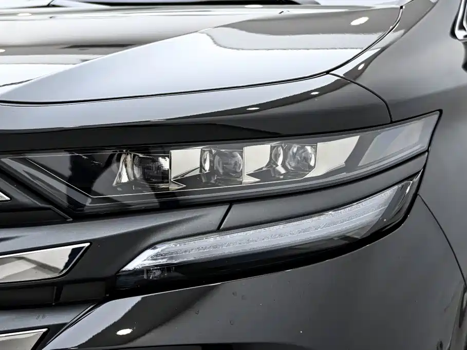 2024 Crown Hybrid 2.5L Prestige Executive Edition