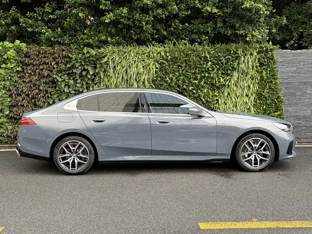 BMW i5 2024 Model eDrive 35L M Sport Package