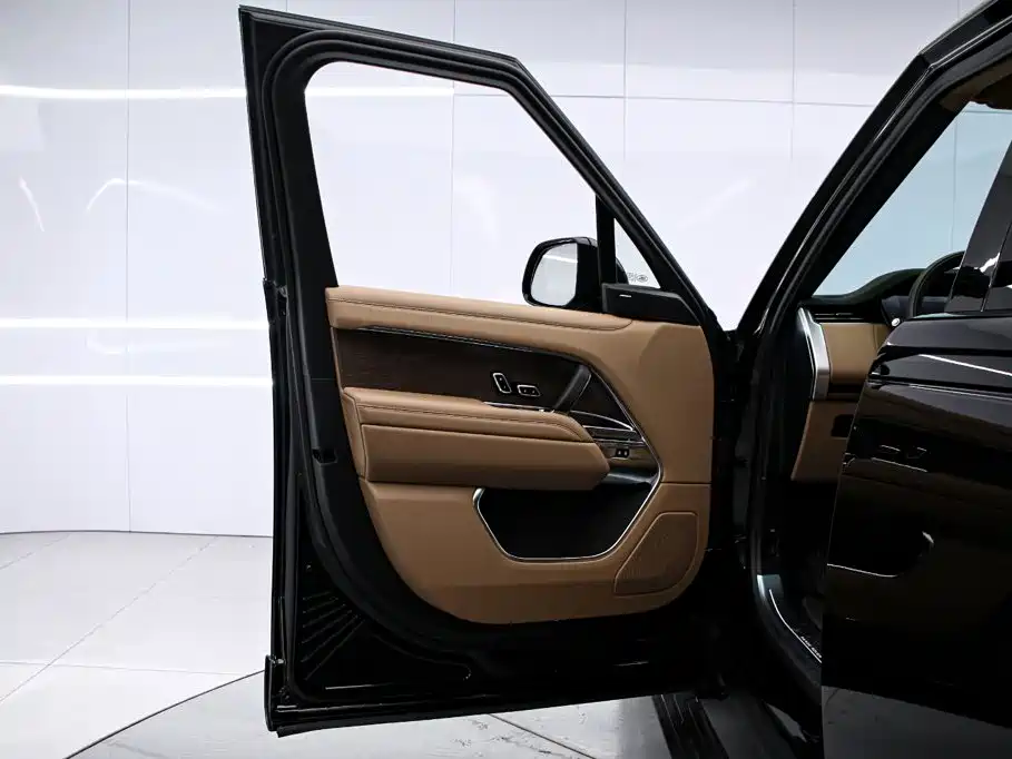 Range Rover 2025 Edition 3.0 L6 400PS Grand Extended Version