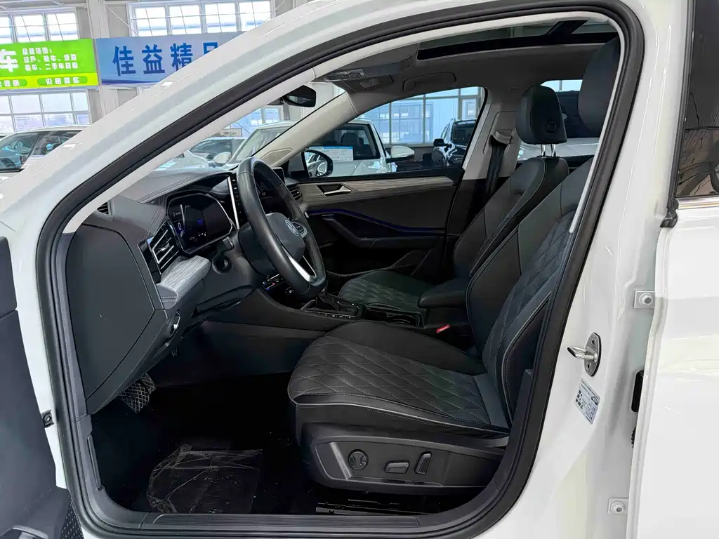 2023 Volkswagen Sagitar 280 TSI DSG Ultimate Plus Edition