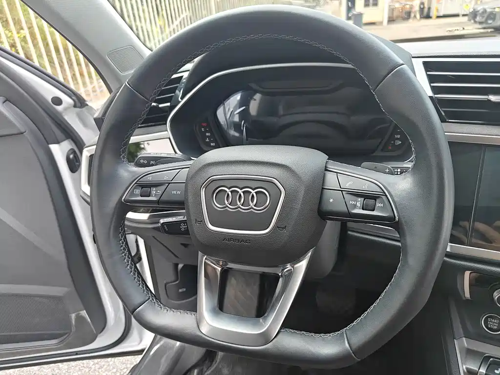 Audi Q3 2023 35 TFSI Sportline (1.5T)