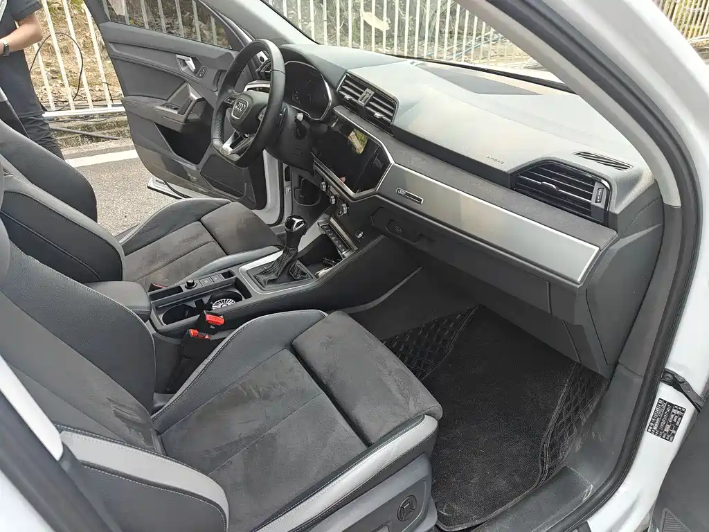 Audi Q3 2023 35 TFSI Sportline (1.5T)