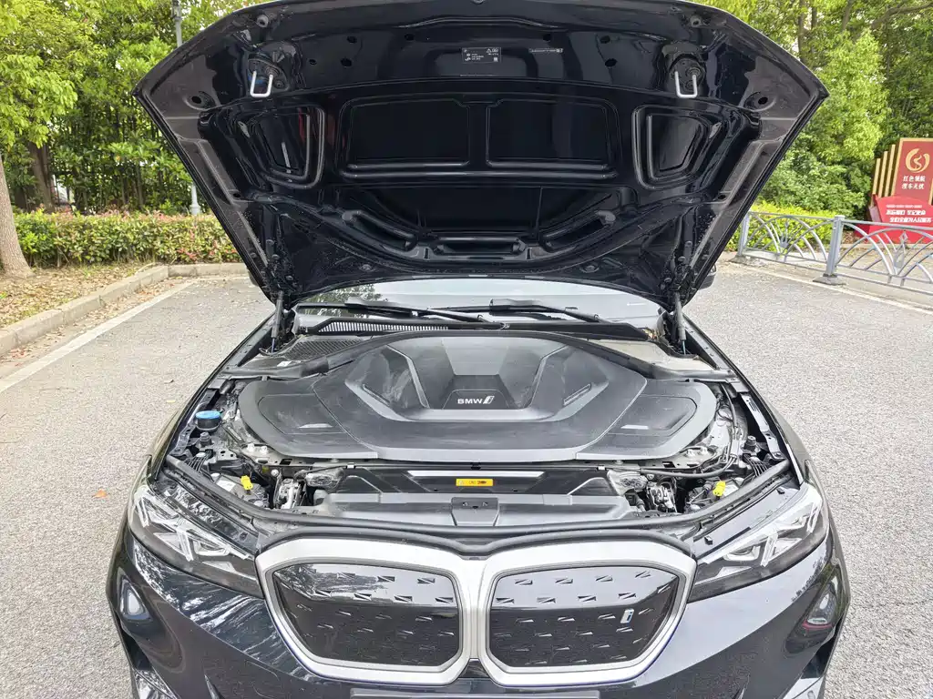 BMW i3 2024 model eDrive 35 L
