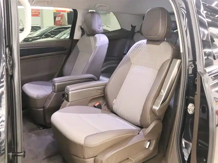 Viloran 2024 330TSI Business Edition