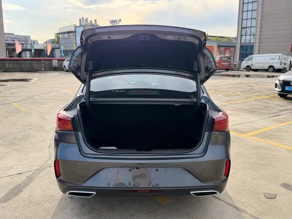 Yidong 2022 Plus Blue Whale NE 1.4T GDI DCT Prestige Edition