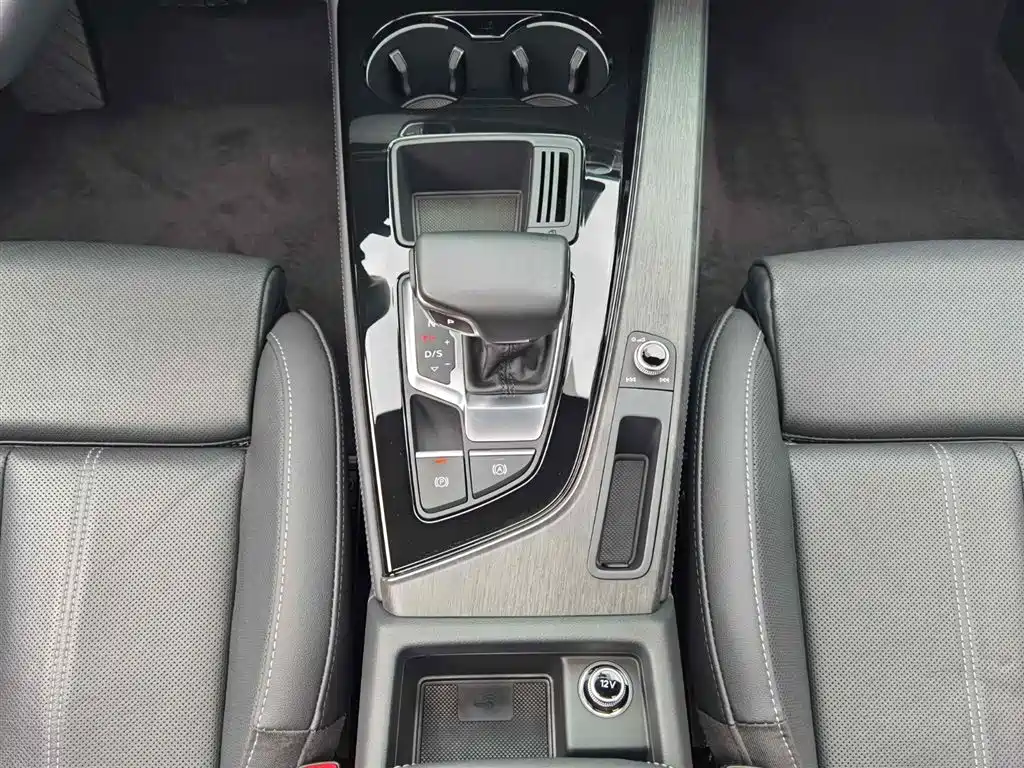 Audi A4L 2023 40 TFSI Luxury Dynamic Edition