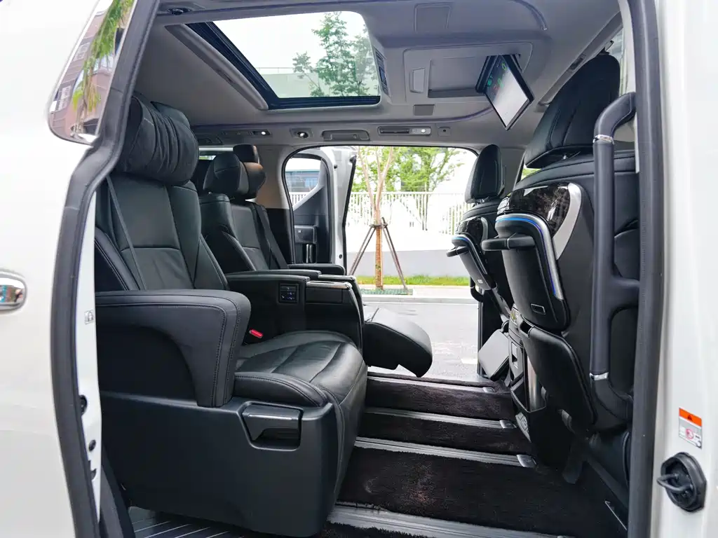 Velfire 2021 Crown Hybrid 2.5L HV Luxury Edition