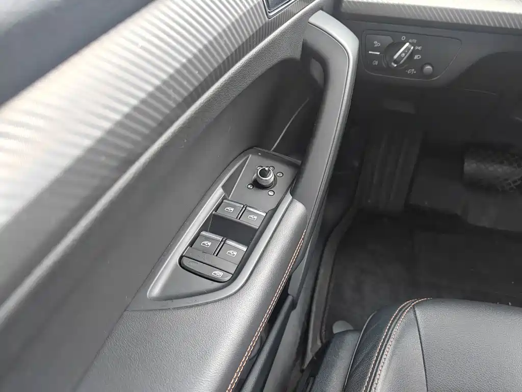 Audi Q5L 2018 45 TFSI Premium Fashion Edition National VI