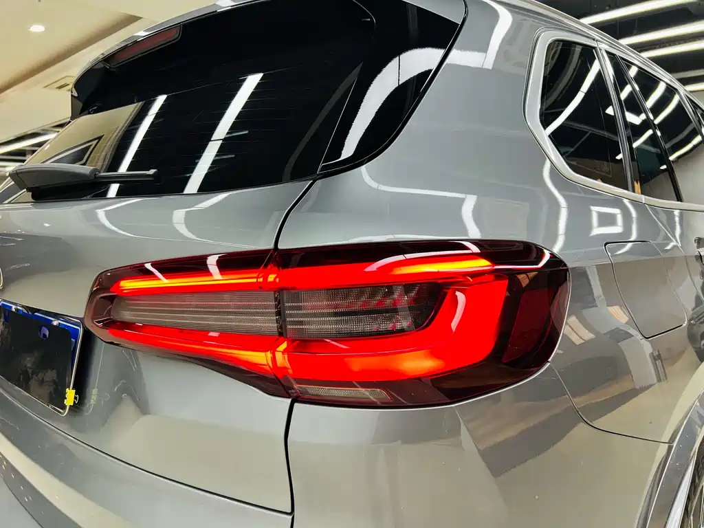 BMW X5 2022 xDrive 30Li M Sport Package