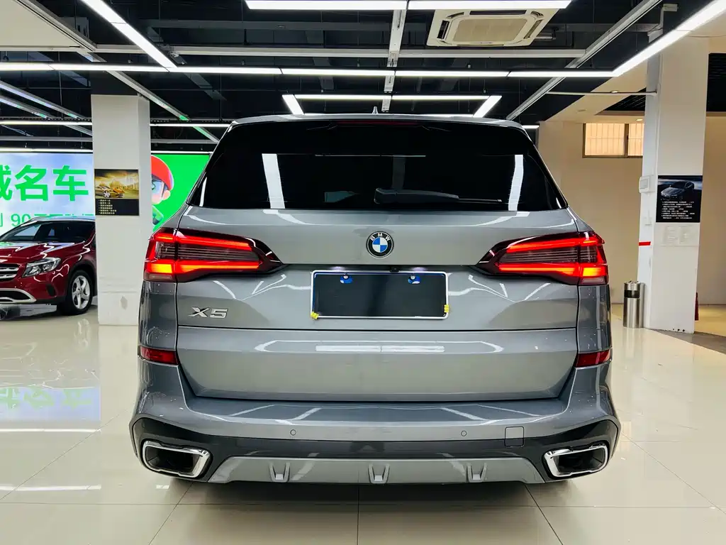 BMW X5 2022 xDrive 30Li M Sport Package