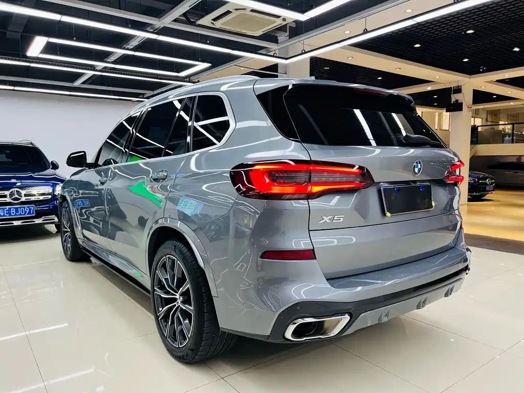 BMW X5 2022 xDrive 30Li M Sport Package