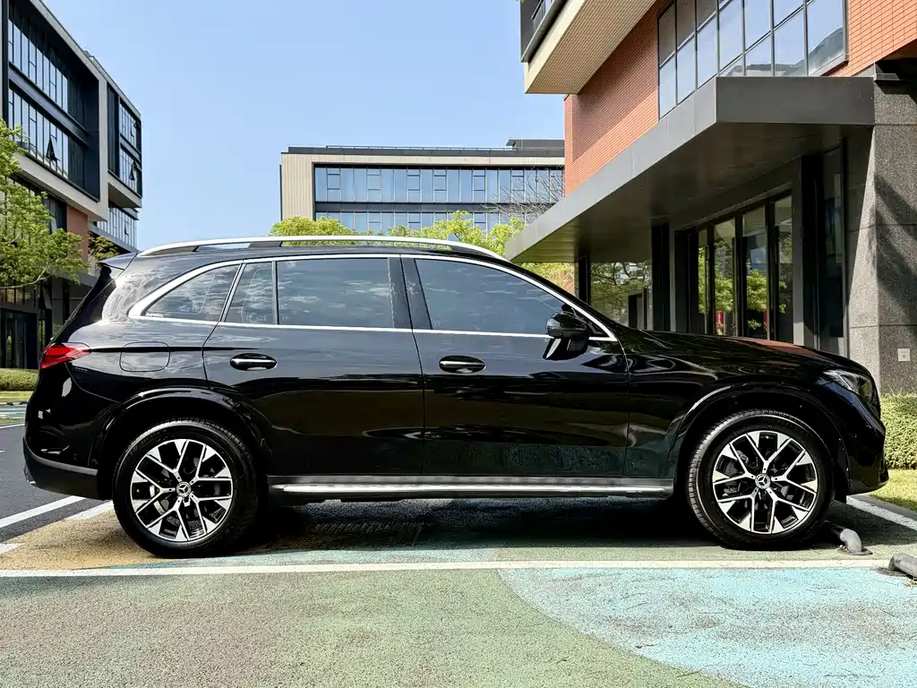 Mercedes-Benz GLC 2023 GLC 260 L 4MATIC Luxury 7-seat