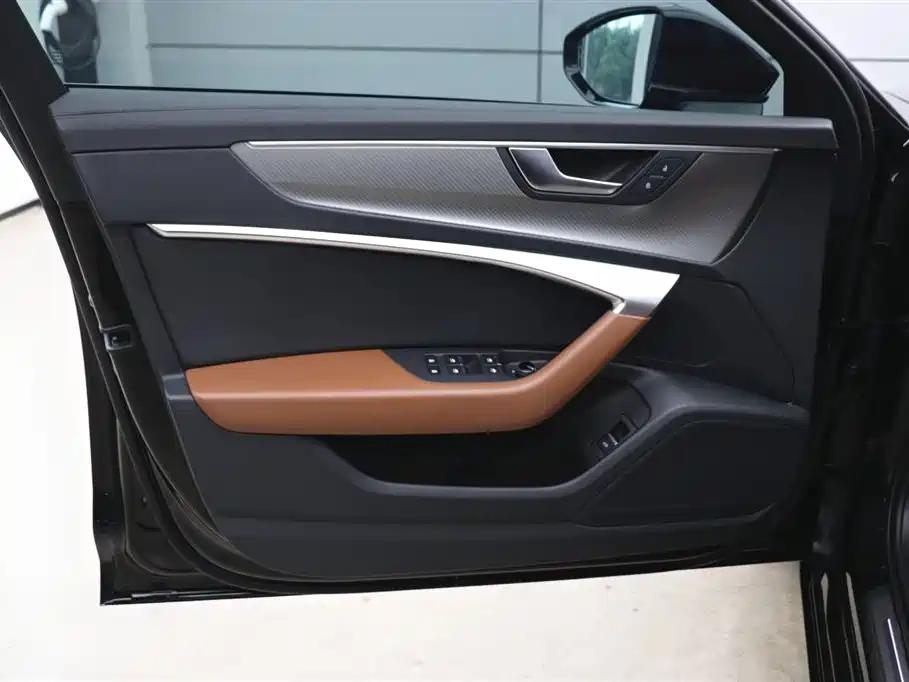 Audi A6L 2021 40 TFSI Luxury Aversion Edition