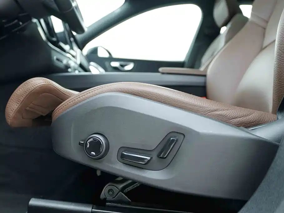 Volvo XC60 2024 B5 AWD Intelligent Distance Luxury Edition