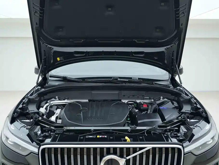Volvo XC60 2024 B5 AWD Intelligent Distance Luxury Edition