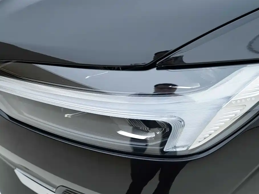 Volvo XC60 2024 B5 AWD Intelligent Distance Luxury Edition