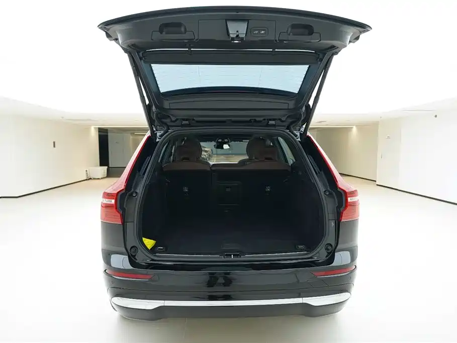 Volvo XC60 2024 B5 AWD Intelligent Distance Luxury Edition