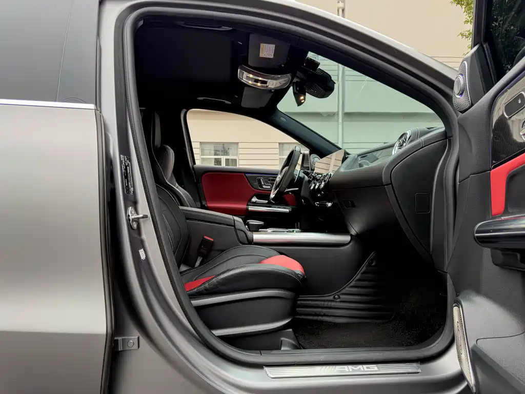 Mercedes-AMG GLA 45 4MATIC+ 2021