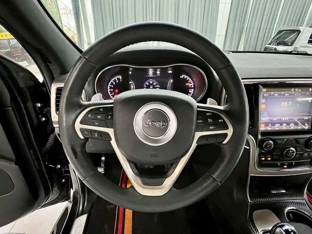 Grand Cherokee (Import) 2015 3.0L Shuxiang Navigation Edition