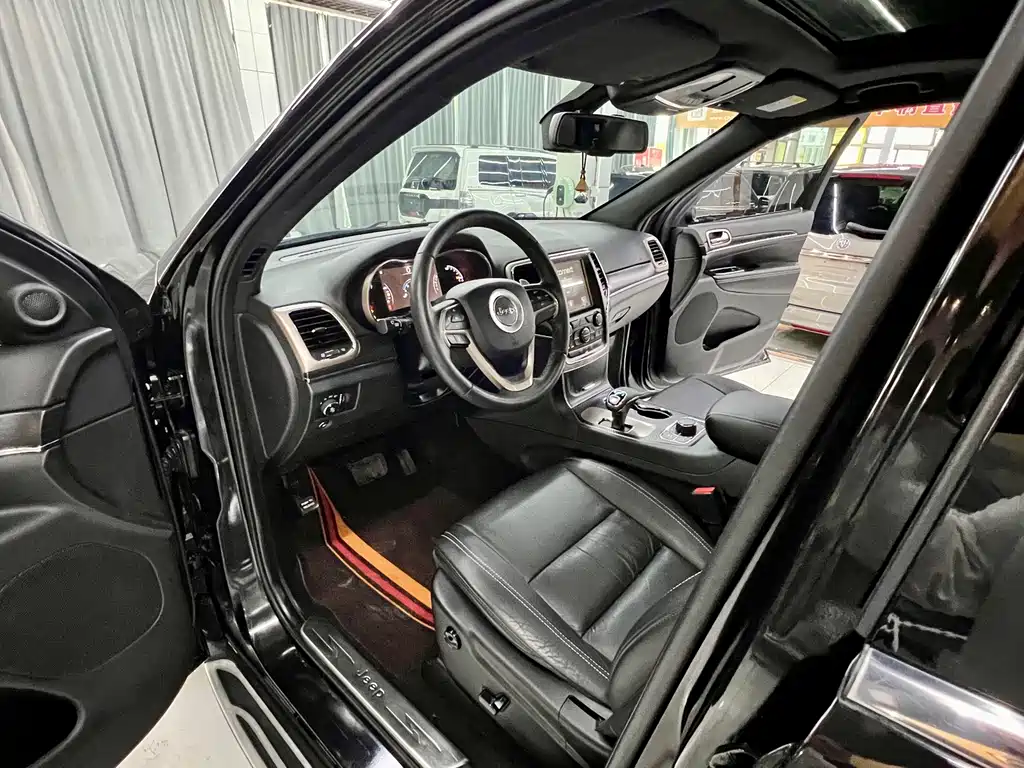 Grand Cherokee (Import) 2015 3.0L Shuxiang Navigation Edition