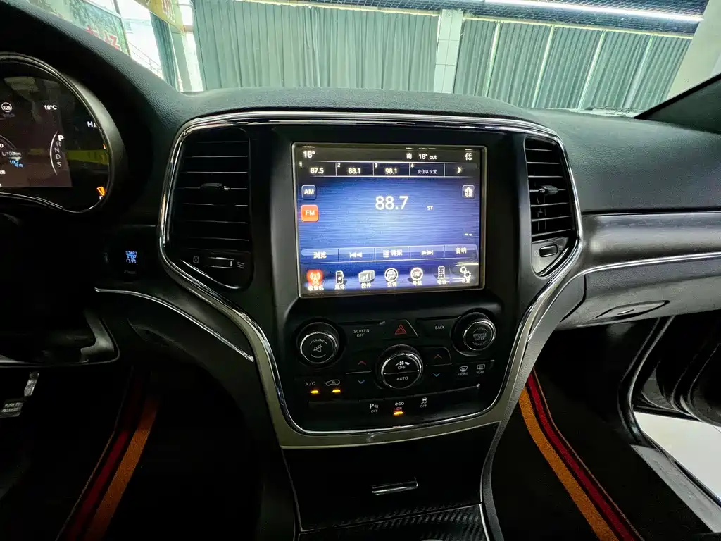 Grand Cherokee (Import) 2015 3.0L Shuxiang Navigation Edition