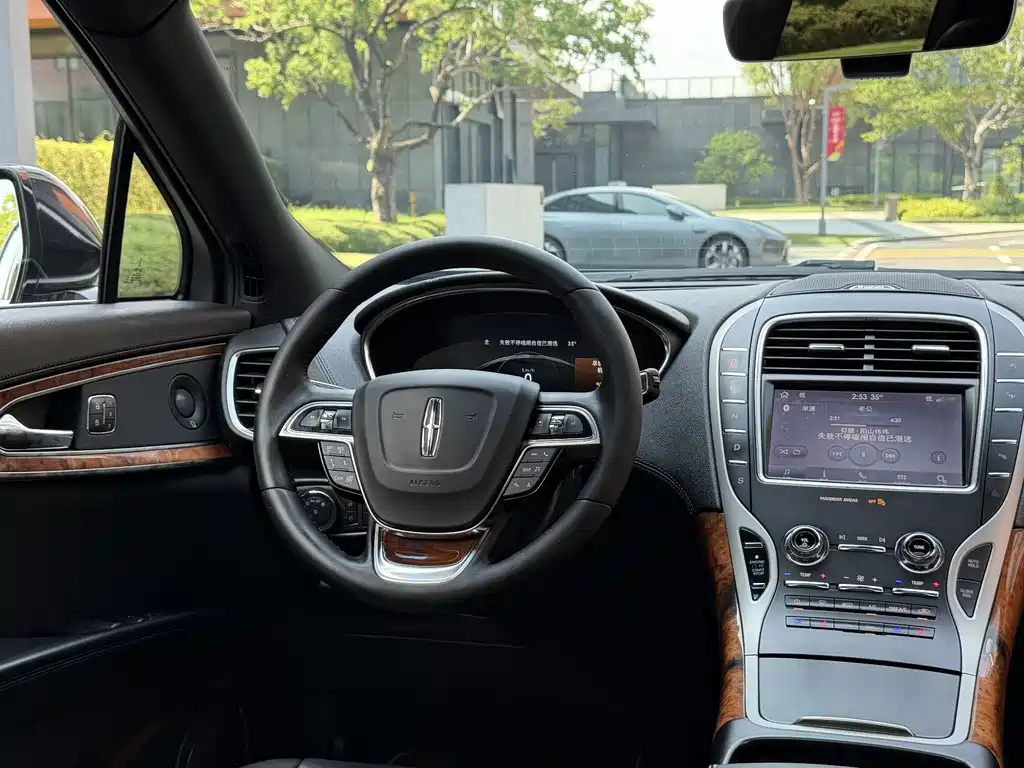 Navigator Import 2020 Model 2.0T All-Wheel Drive Zunya Edition