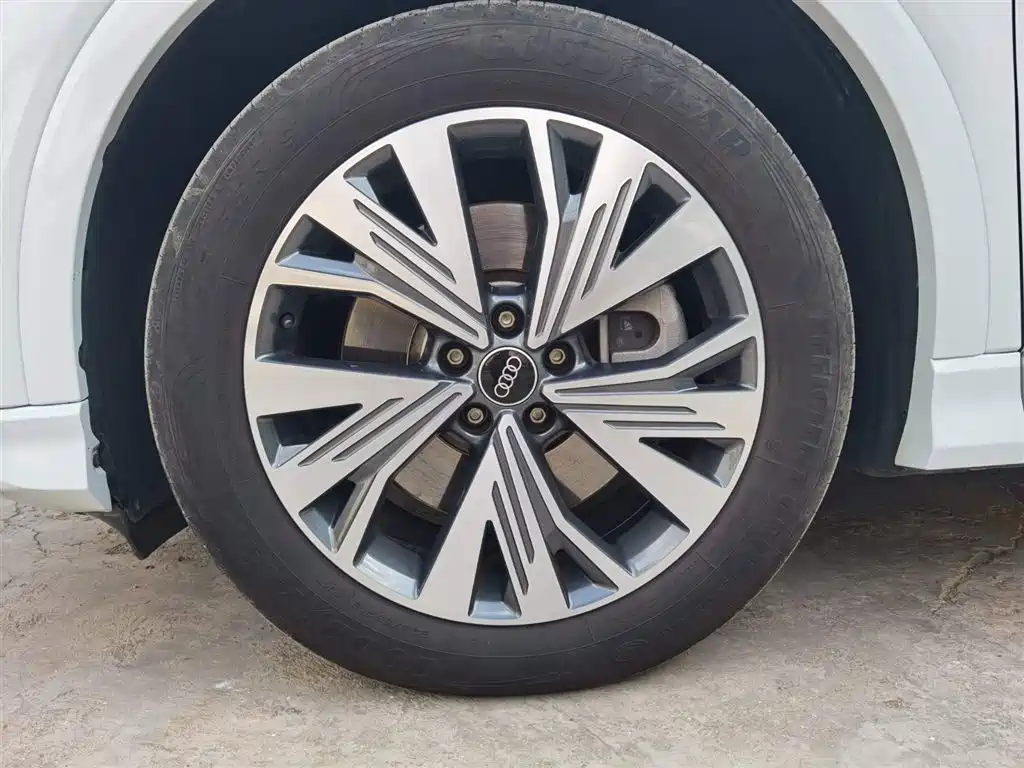 Audi Q4 e-tron 2024 40 e-tron Creative Edition