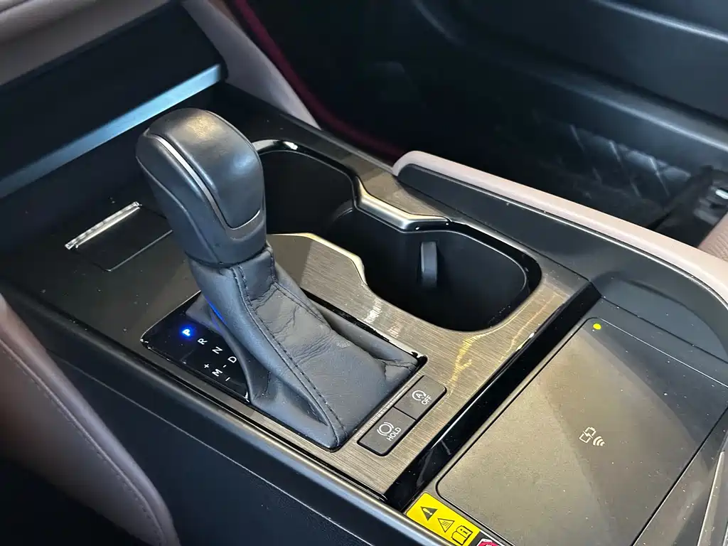 Lexus ES 2025 200 Prestige Edition
