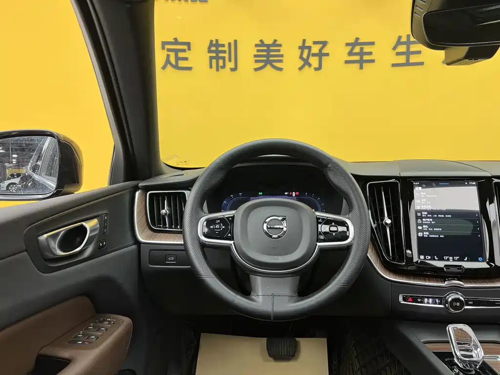 Volvo XC60 2024 B5 AWD Intelligent Distance Luxury Edition