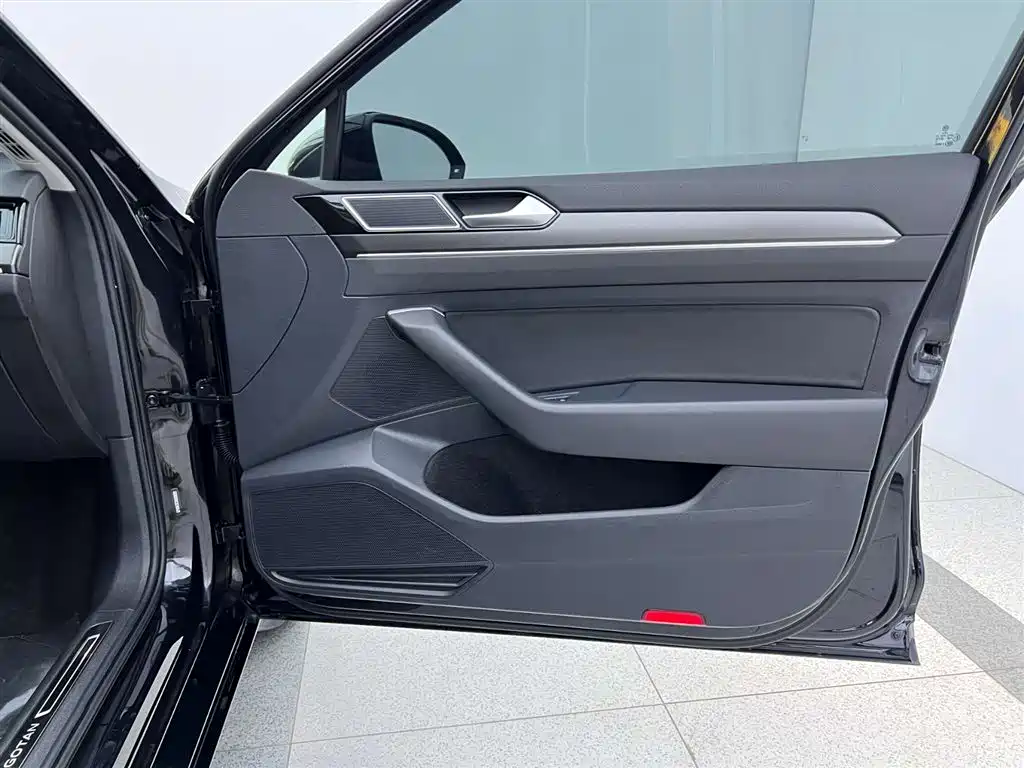 Magotan 2023 Edition 2 Millionth Anniversary 330 TSI DSG Luxury Edition