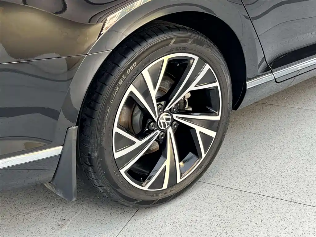 Magotan 2023 Edition 2 Millionth Anniversary 330 TSI DSG Luxury Edition