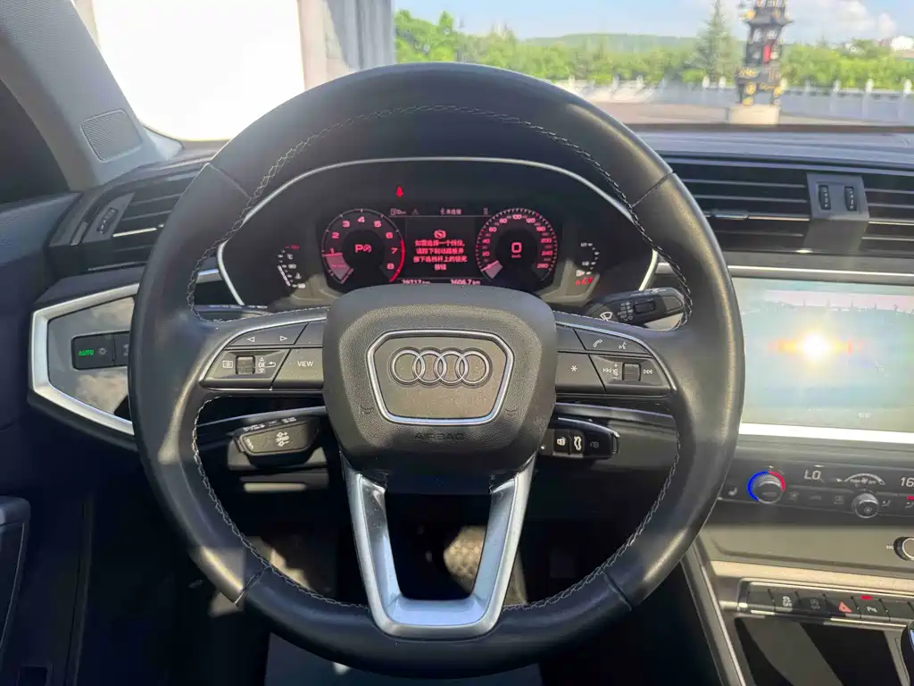 Audi Q3 2023 35 TFSI Sportline (1.4T)