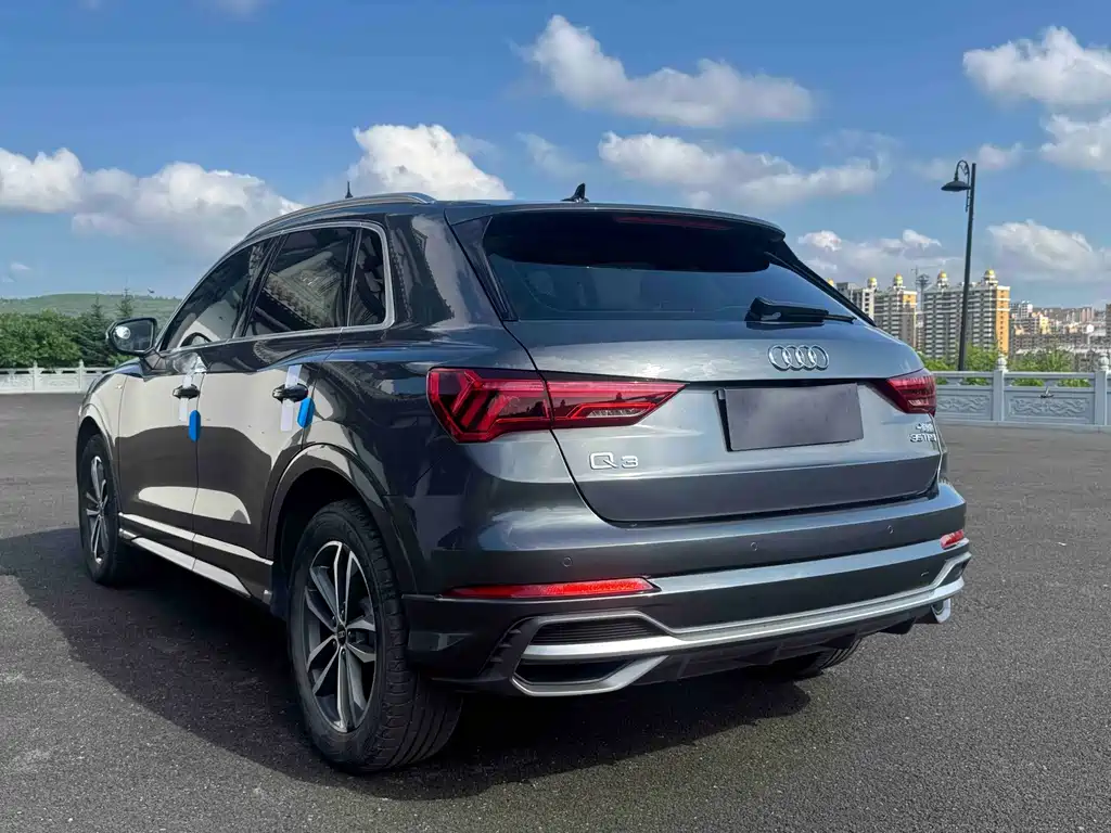 Audi Q3 2023 35 TFSI Sportline (1.4T)